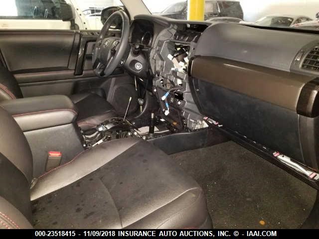 JTEBU5JR1J5516679 - 2018 TOYOTA 4RUNNER SR5 PREM/LTDL/TRAIL/TRD SILVER photo 5