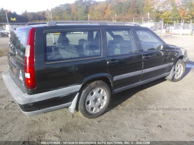 YV1LZ56D1Y2643445 - 2000 VOLVO V70 XC/SE GREEN photo 4