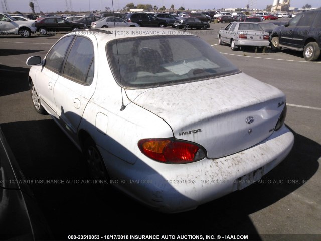 KMHJF35F8YU014584 - 2000 HYUNDAI ELANTRA GLS WHITE photo 3