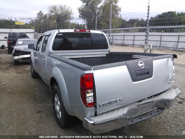 1N6AD09U47C409803 - 2007 NISSAN FRONTIER CREW CAB LE/SE/OFF ROAD SILVER photo 3