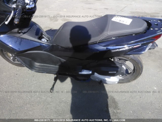 RLHKF1809JY300673 - 2018 HONDA PCX 150 BLUE photo 9