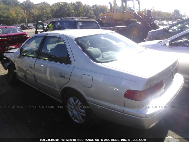 4T1BG28KXYU707516 - 2000 TOYOTA CAMRY CE/LE/XLE 银色 照片 3