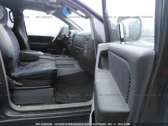 5N1AA08AX4N710560 - 2004 NISSAN ARMADA SE/LE GRAY photo 5