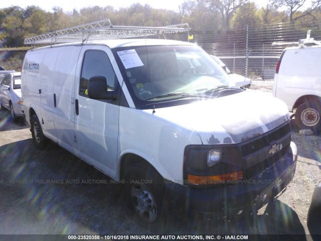 1GCGG25V471100357 - 2007 CHEVROLET EXPRESS G2500  WHITE photo 1