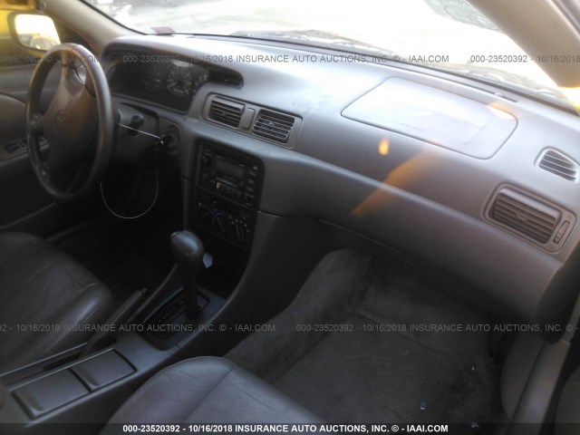 JT2BF28K9X0157764 - 1999 TOYOTA CAMRY LE/XLE 勃艮第红 照片 5