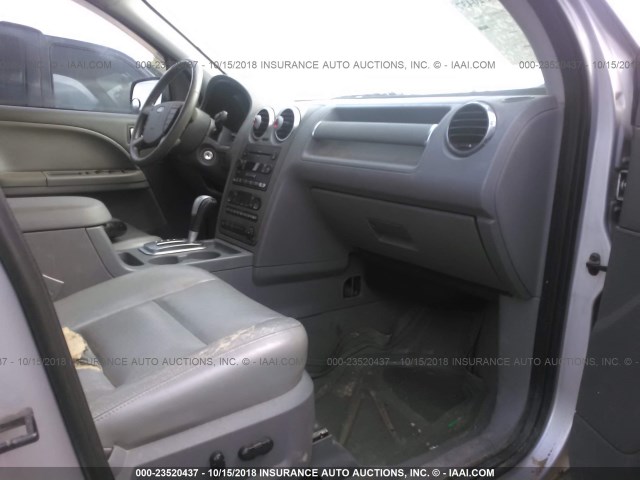 1FMZK02145GA10788 - 2005 FORD FREESTYLE SEL SILVER photo 5