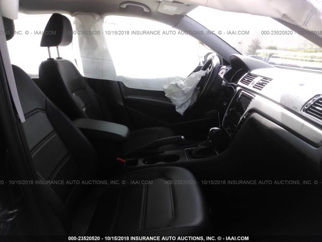 1VWDT7A38HC051621 - 2017 VOLKSWAGEN PASSAT R-LINE Qara foto 5