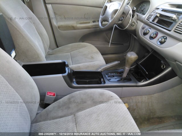 4T1BE32KX2U555961 - 2002 TOYOTA CAMRY LE/XLE/SE BEIGE photo 5