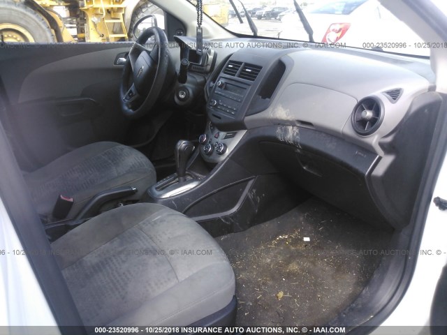 1G1JA5SH6D4213799 - 2013 CHEVROLET SONIC LS 银色 照片 5