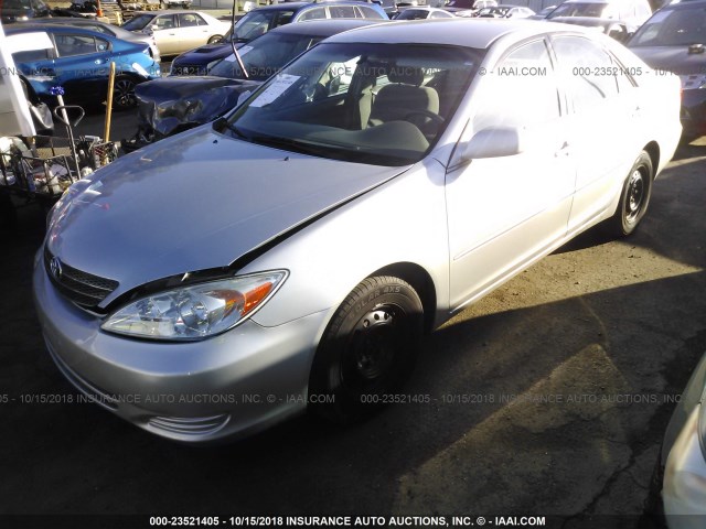 4T1BE32K04U370868 - 2004 TOYOTA CAMRY LE/XLE/SE SILVER photo 2
