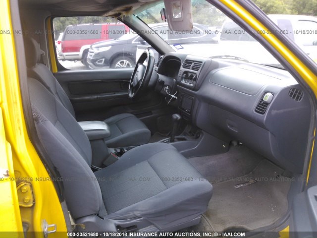 1N6ED27T01C365409 - 2001 NISSAN FRONTIER CREW CAB XE/CREW CAB SE YELLOW photo 5