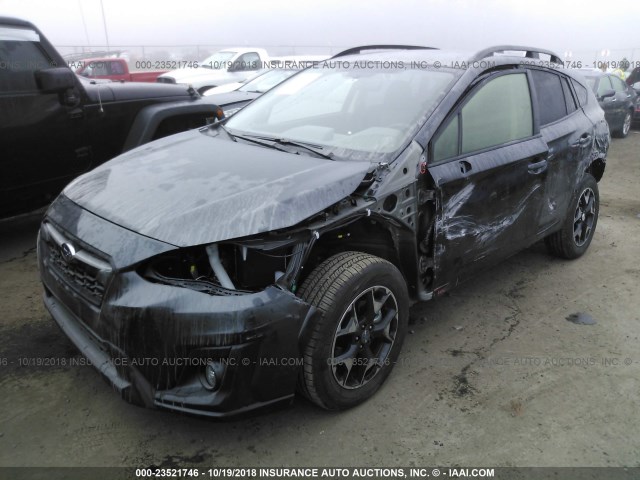 JF2GTADC7JH342355 - 2018 SUBARU CROSSTREK PREMIUM ნაცრისფერი ფოტო 2