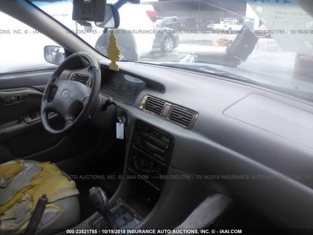 4T1BF22KXVU014890 - 1997 TOYOTA CAMRY CE/LE/XLE 香槟色 照片 5