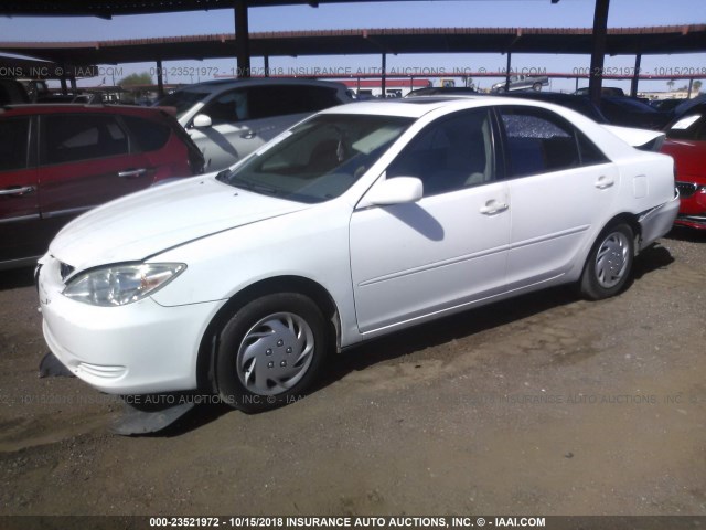 4T1BE30K82U006715 - 2002 TOYOTA CAMRY LE/XLE/SE WHITE photo 2