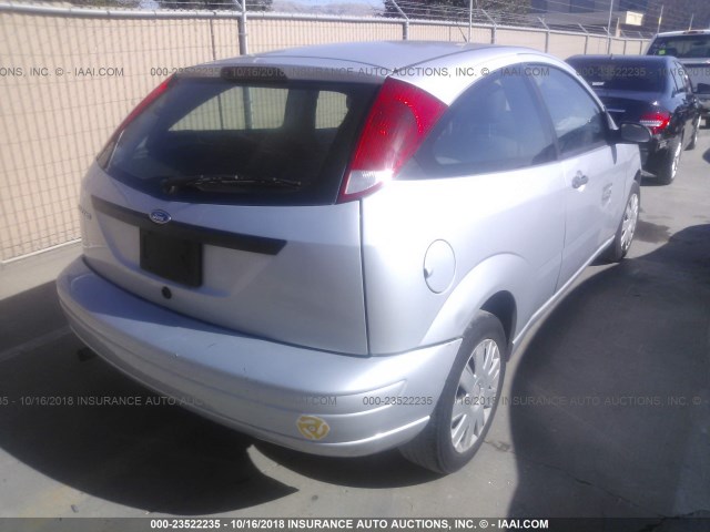 1FAFP31N07W133940 - 2007 FORD FOCUS ZX3/S/SE/SES SILVER photo 4