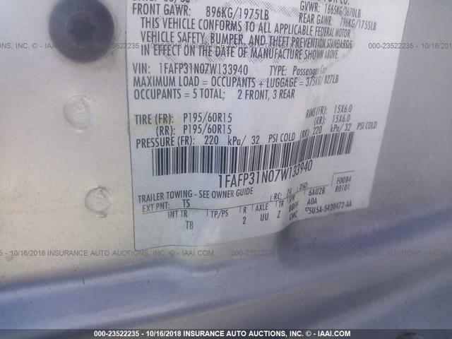 1FAFP31N07W133940 - 2007 FORD FOCUS ZX3/S/SE/SES SILVER photo 9