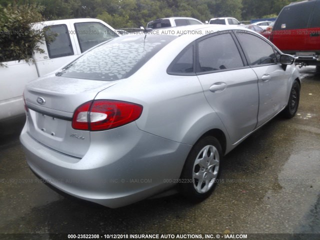 3FADP4BJ3DM185096 - 2013 FORD FIESTA SE ვერცხლისფერი ფოტო 4