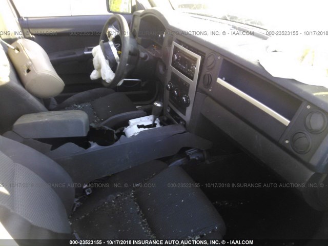 1J8HG48K68C149737 - 2008 JEEP COMMANDER SPORT Marrón foto 5