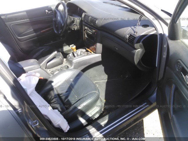 WVWRH63B22P047749 - 2002 VOLKSWAGEN PASSAT GLX 灰色 照片 5