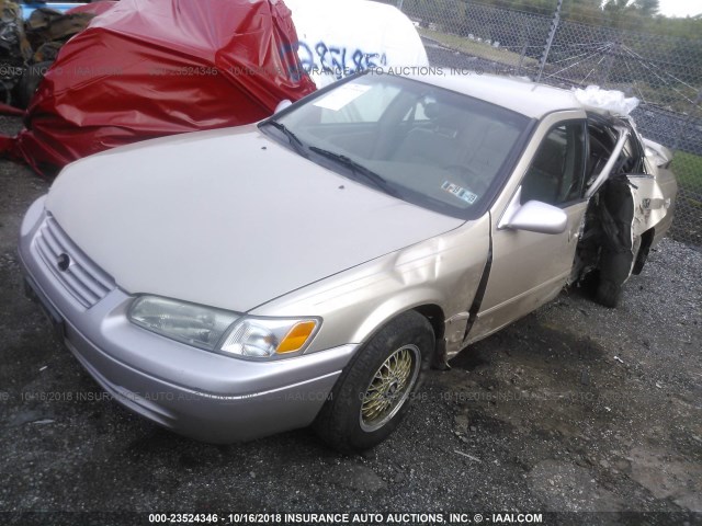 JT2BG22K9X0311752 - 1999 TOYOTA CAMRY LE/XLE GOLD photo 2