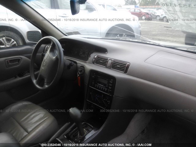 JT2BG22K9X0311752 - 1999 TOYOTA CAMRY LE/XLE GOLD photo 5