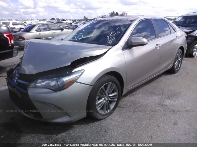 4T1BF1FK2HU438668 - 2017 TOYOTA CAMRY LE/XLE/SE/XSE 金色 照片 2