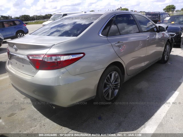 4T1BF1FK2HU438668 - 2017 TOYOTA CAMRY LE/XLE/SE/XSE 金色 照片 4