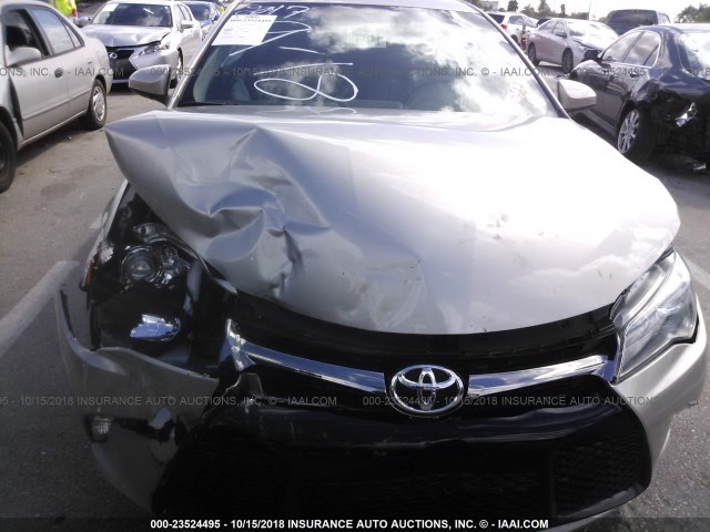 4T1BF1FK2HU438668 - 2017 TOYOTA CAMRY LE/XLE/SE/XSE 金色 照片 6