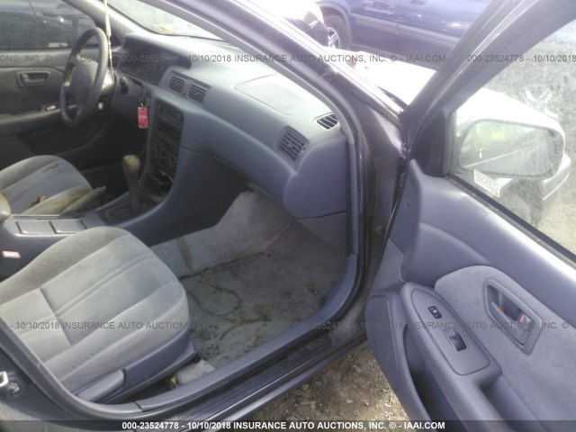 4T1BG22K7XU522833 - 1999 TOYOTA CAMRY CE/LE/XLE 灰色 照片 5