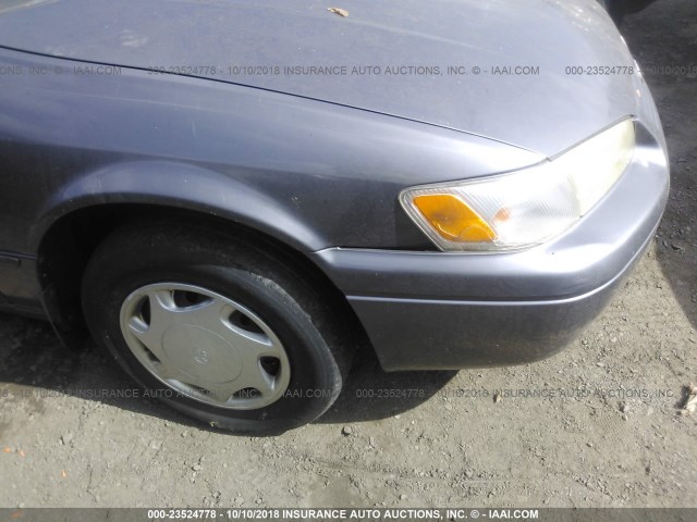 4T1BG22K7XU522833 - 1999 TOYOTA CAMRY CE/LE/XLE 灰色 照片 6