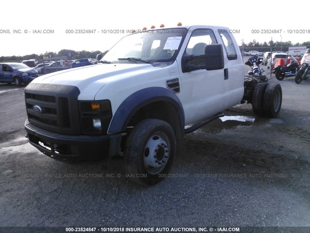 1FDXX46R68EB34383 - 2008 FORD F450 SUPER DUTY WHITE photo 2