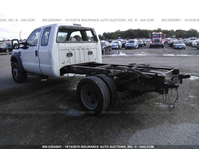 1FDXX46R68EB34383 - 2008 FORD F450 SUPER DUTY WHITE photo 3