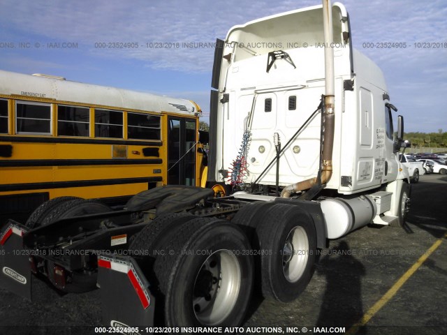 1FUJGLDR09LAD0810 - 2009 FREIGHTLINER CASCADIA 125  WHITE photo 4