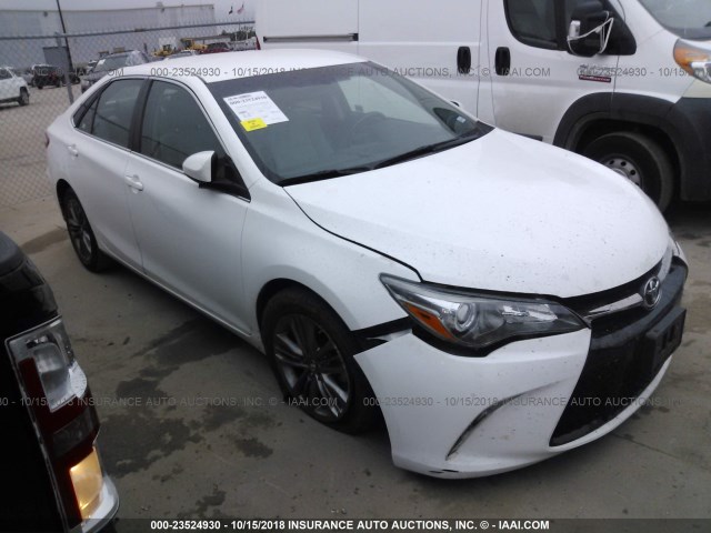 4T1BF1FK3GU240535 - 2016 TOYOTA CAMRY LE/XLE/SE/XSE WHITE photo 1