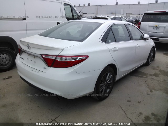 4T1BF1FK3GU240535 - 2016 TOYOTA CAMRY LE/XLE/SE/XSE WHITE photo 4