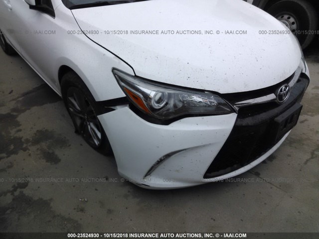 4T1BF1FK3GU240535 - 2016 TOYOTA CAMRY LE/XLE/SE/XSE WHITE photo 6