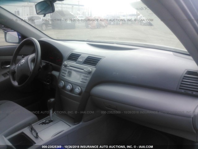 4T4BF3EK9AR067999 - 2010 TOYOTA CAMRY SE/LE/XLE 蓝色 照片 5