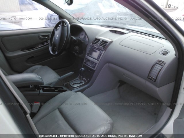 JN1DA31AX3T422290 - 2003 NISSAN MAXIMA GLE/SE WHITE photo 5