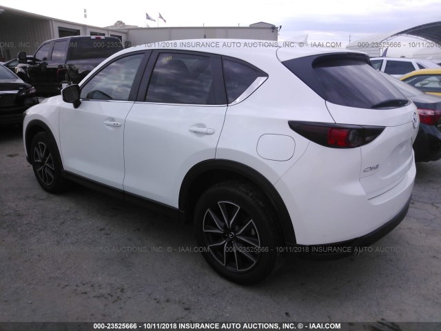 JM3KFACM5J0322136 - 2018 MAZDA CX-5 TOURING Blanc photo 3