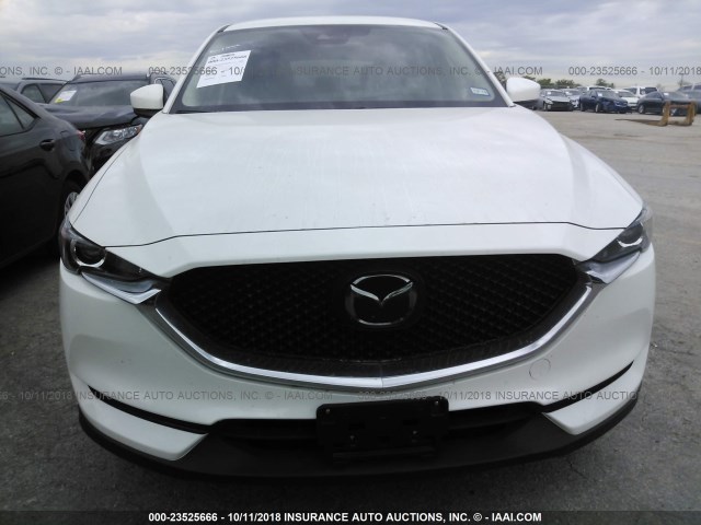 JM3KFACM5J0322136 - 2018 MAZDA CX-5 TOURING Blanc photo 6