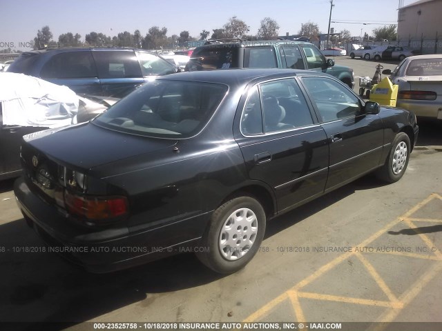 4T1BG12K5TU779090 - 1996 TOYOTA CAMRY DX/LE/XLE BLACK photo 4