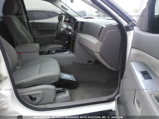 1J4GS48K45C554194 - 2005 JEEP GRAND CHEROKEE LAREDO/COLUMBIA/FREEDOM 白色 照片 5
