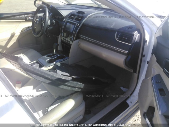 4T1BD1FK7DU093430 - 2013 TOYOTA CAMRY HYBRID/LE/XLE 白色 照片 5