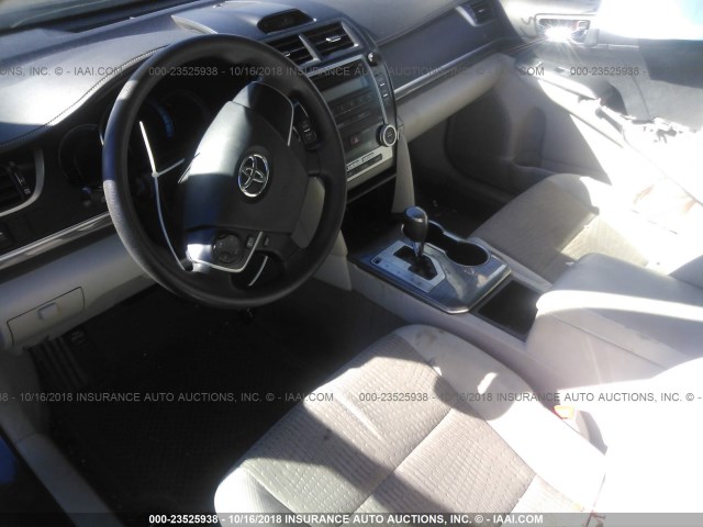 4T1BD1FK5CU017851 - 2012 TOYOTA CAMRY HYBRID/LE/XLE 灰色 照片 5