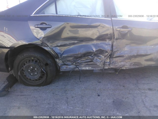 4T1BD1FK5CU017851 - 2012 TOYOTA CAMRY HYBRID/LE/XLE 灰色 照片 6