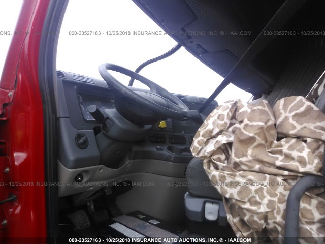 3AKJGLD59FSGR7960 - 2015 FREIGHTLINER CASCADIA 125  RED photo 5