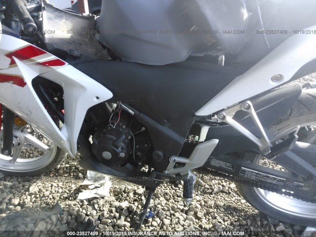 MLHMC4103C5208019 - 2012 HONDA CBR250 R WHITE photo 9