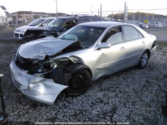 4T1BE32K73U124298 - 2003 TOYOTA CAMRY LE/XLE/SE SILVER photo 2