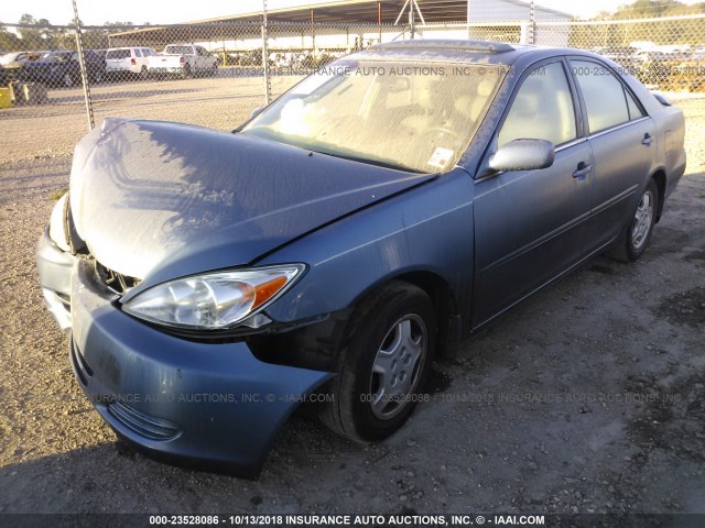 4T1BF30K72U518656 - 2002 TOYOTA CAMRY LE/XLE/SE BLUE photo 2