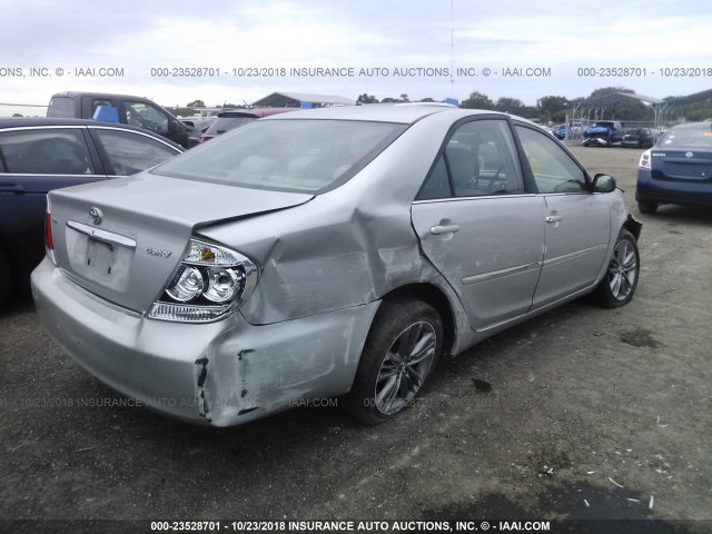 4T1BE32K55U068087 - 2005 TOYOTA CAMRY LE/XLE/SE SILVER photo 4